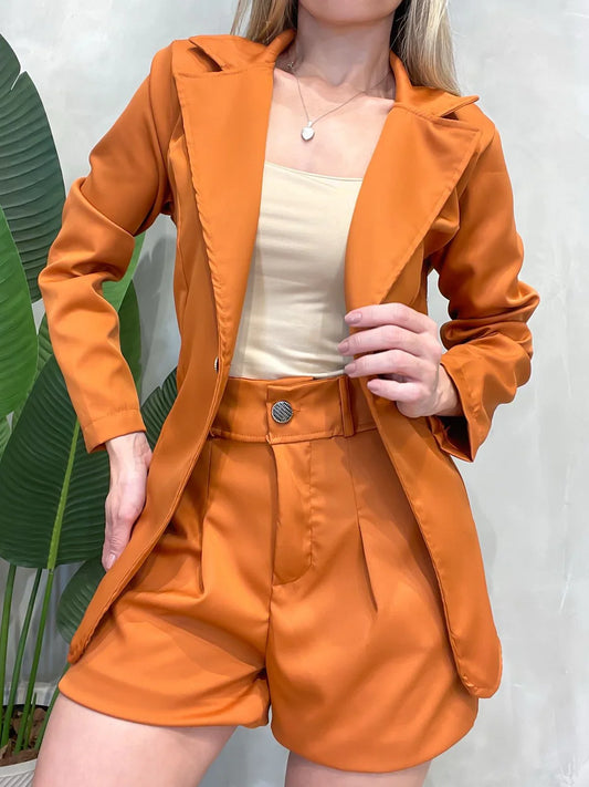 Conjunto em Alfaiataria Blazer com Botões e Shorts Giovana Ref.